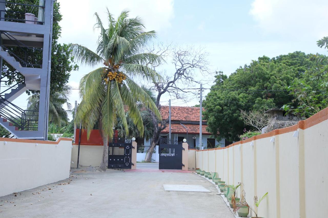 Hotel Cedar Jaffna Exteriör bild