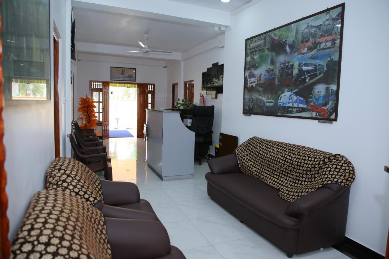 Hotel Cedar Jaffna Exteriör bild