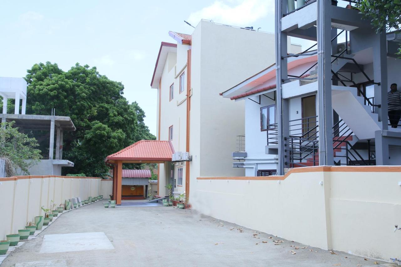 Hotel Cedar Jaffna Exteriör bild