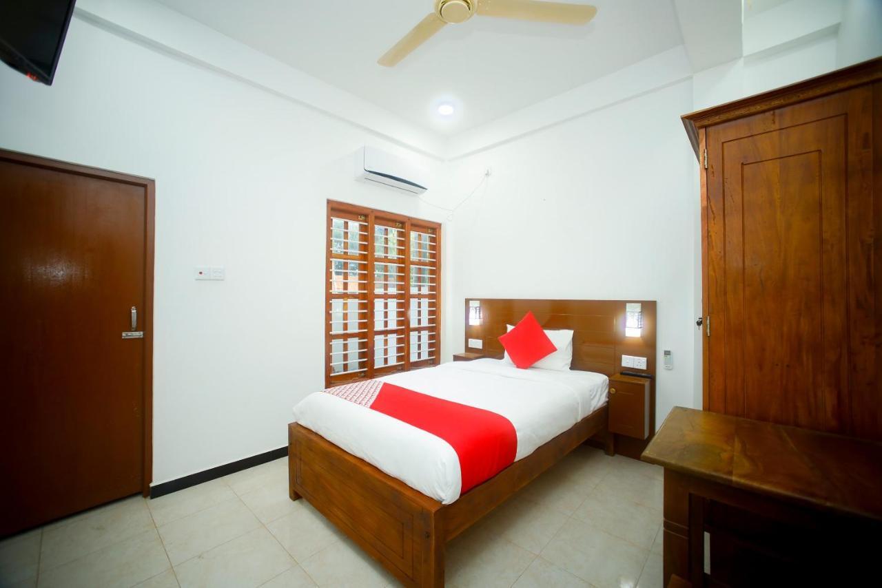 Hotel Cedar Jaffna Exteriör bild
